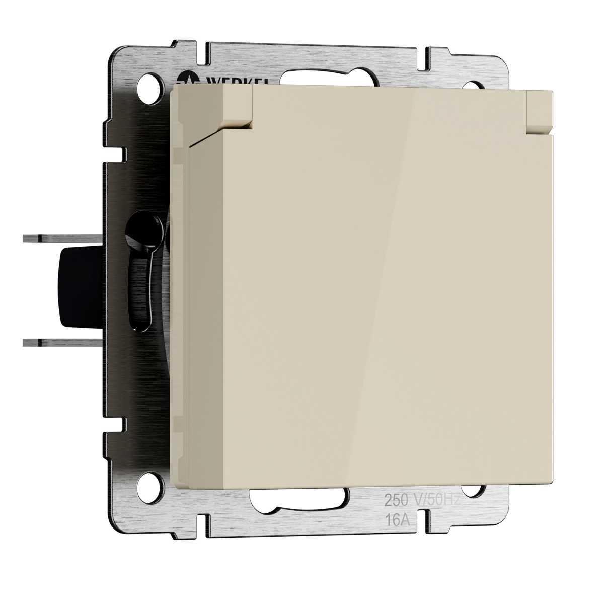 Розетка влагозащищенная с заземдением с защитной крышкой и шторками Werkel слоновая кость W1171203 4690389213151
