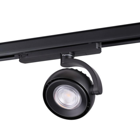 Трековый светильник с регулировкой направления света