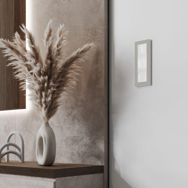 Рамка Werkel Split на 3 поста дымчатый/белый W0033067 4690389206085