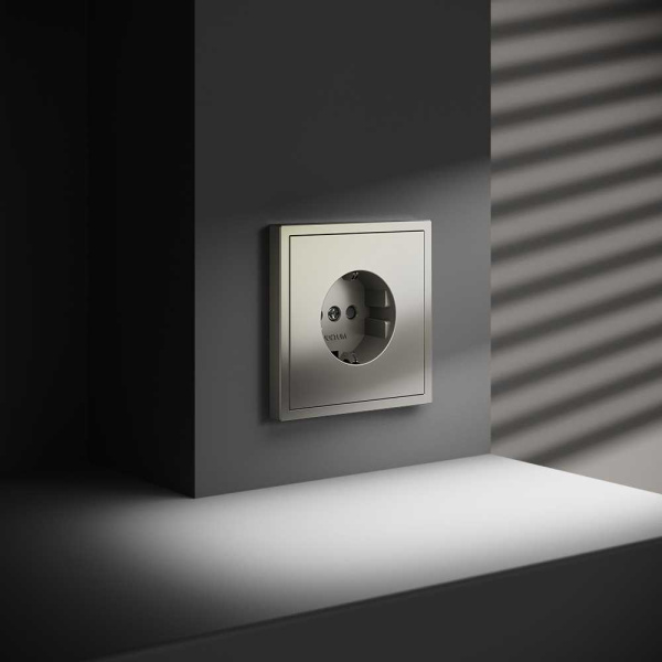 Розетка встраиваемая Voltum S70 с заземлением и защитными шторками, 16А, (шелк) VLS040204