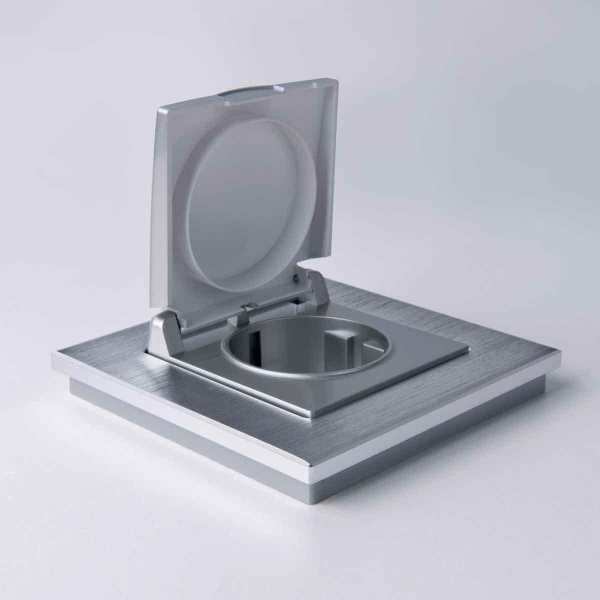 Розетка влагозащищенная Werkel с защит. крышкой и шторками (серебряный) W1171206 4690389156434