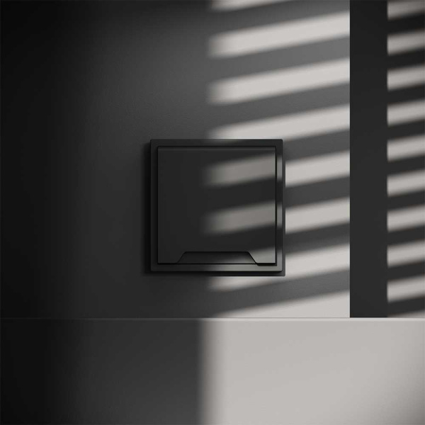 Розетка встраиваемая Voltum S70 с заземлением, защитными шторками и крышкой 16А, (черный матовый) VLS040308