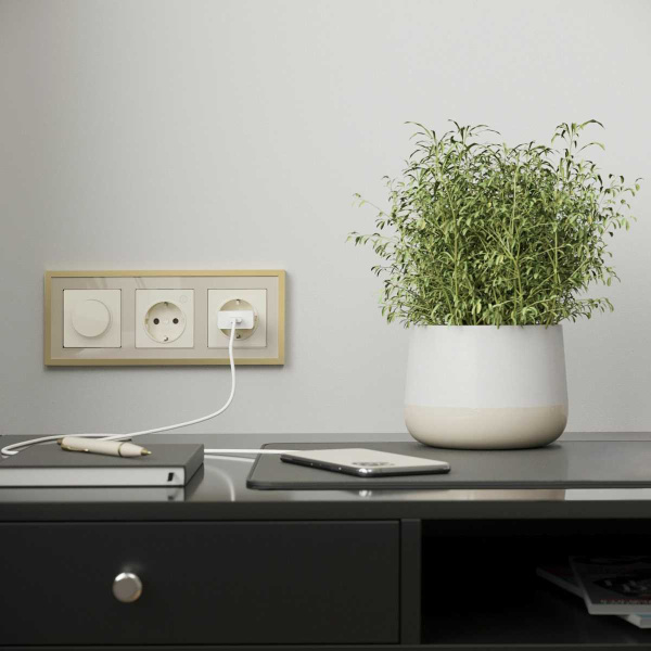 Рамка Werkel Baguette на 3 поста айвори/латунь W0032851 4690389185762