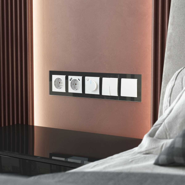 Рамка Werkel Favorit на 5 постов черный W0051108 4690389160110