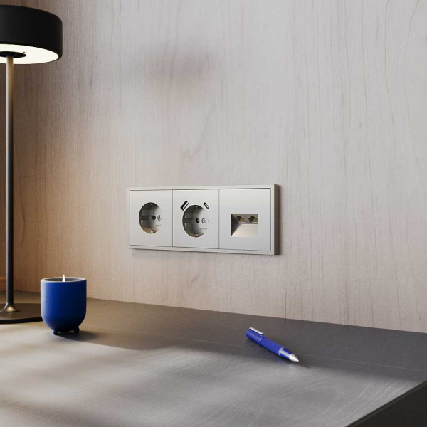 Рамка пластиковая Voltum S70 на 3 поста, (шелк) VLS100304