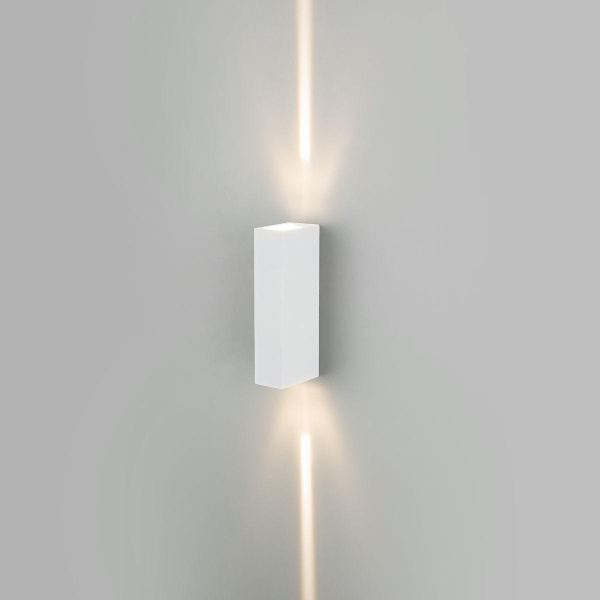 Уличный настенный светодиодный светильник Elektrostandard Blaze 35136/W белый a057049