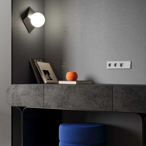 Накладка для розетки с заземлением и защитными шторками, S70 (серый) Voltum VLS000716