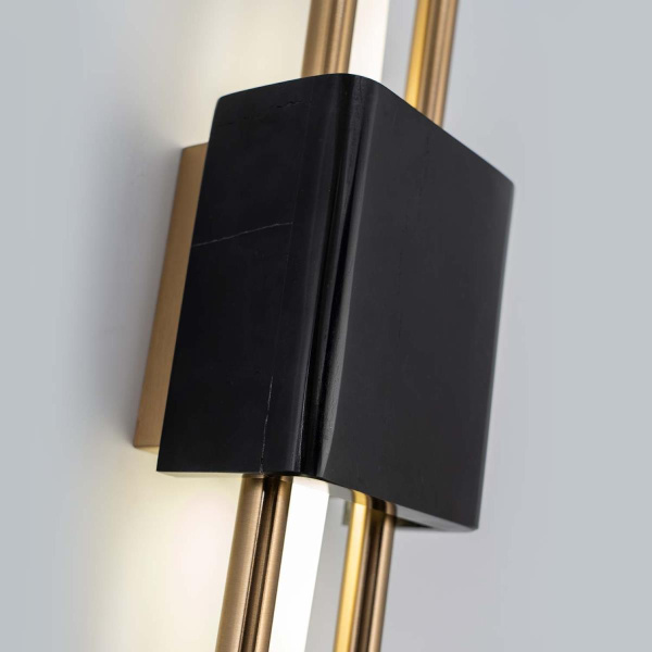 Настенный светодиодный светильник Modelux ML.562.02