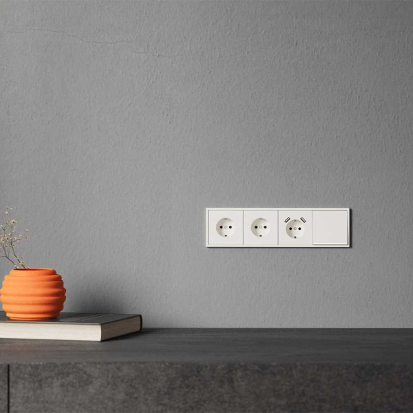 Накладка для розетки с заземлением и защитными шторками, с USB A+A, S70 (хлопок) Voltum VLS000913