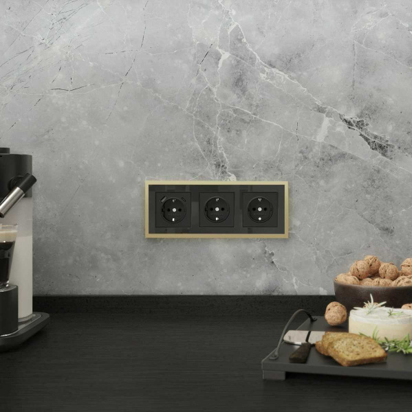 Рамка Werkel Baguette на 3 поста черный/латунь W0032852 4690389185809