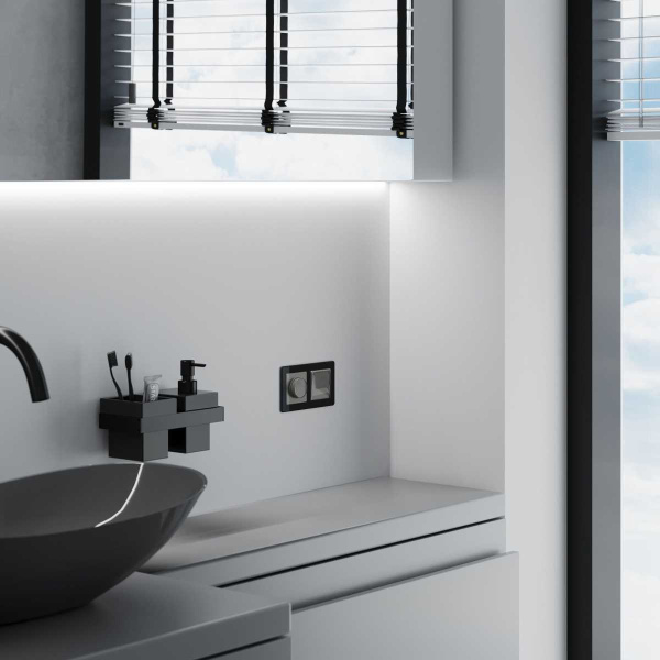 Розетка Werkel влагозащищенная с заземлением с защитой крышкой и шторками графит акрил) W1171244 4690389197529