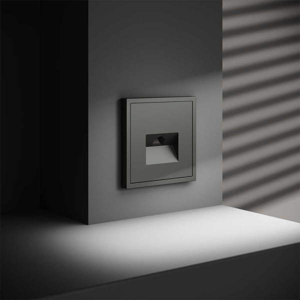 Розетка компьютерная встраиваемая Voltum S70 RJ45 кат.6, (титан) VLS060106