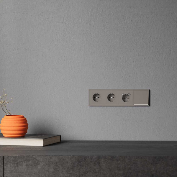 Накладка для розетки с заземлением и защитными шторками, с USB A+A, S70 (капучино) Voltum VLS000914