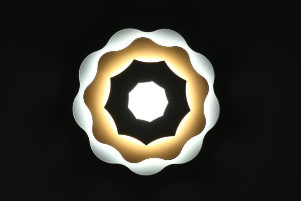 Настенный светодиодный светильник Omnilux Varedo OML-07901-26