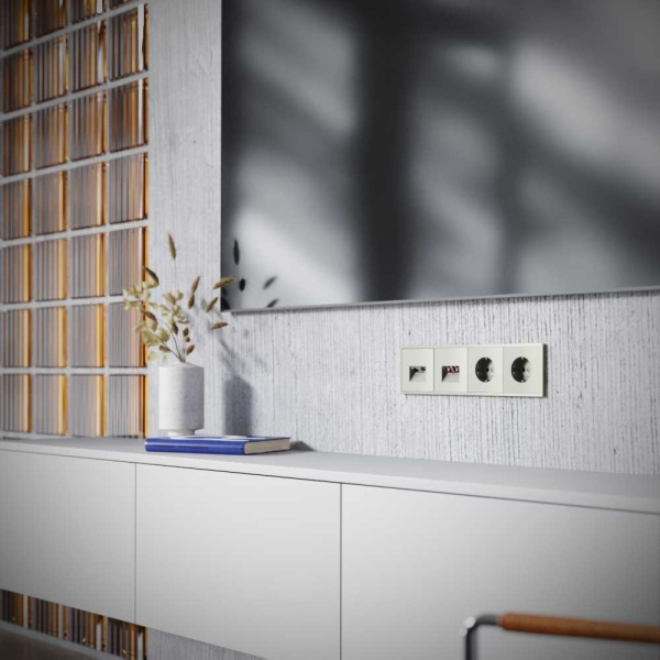 Розетка телевизионная встраиваемая Voltum S70 TV+RJ45 кат. 6 шелк VLS060704