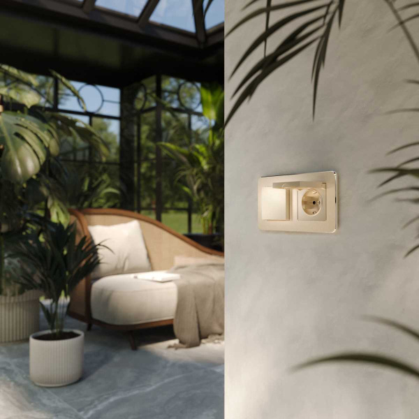 Розетка влагозащишенная с заземлением с защитной крышкой и шторками Werkel шампань W1171211 4690389212871