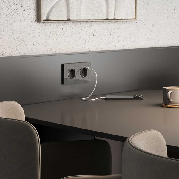 Розетка с заземлением, шторками и USB тип A+C Werkel графит акрил W1171744 4690389197536