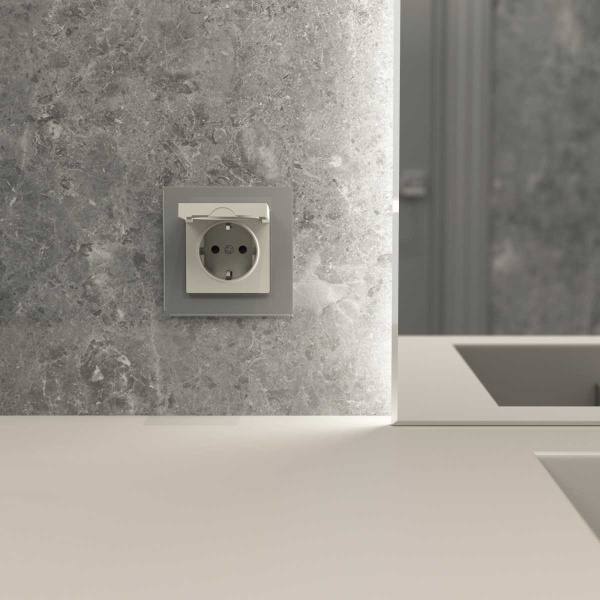 Розетка влагозащ. с зазем. с защит. крышкой и шторками (дымчатый) W1271204/ a069464