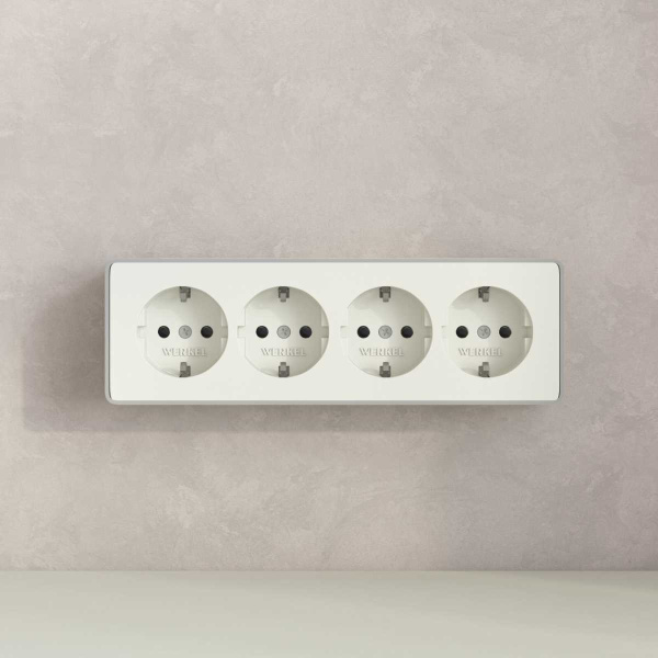 Розетка четверная с заземлением и шторками Gallant Werkel a071253