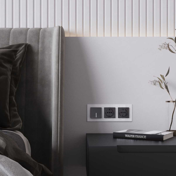 Розетка Werkel с заземлением и шторками черный акрил W1171148 4690389197710