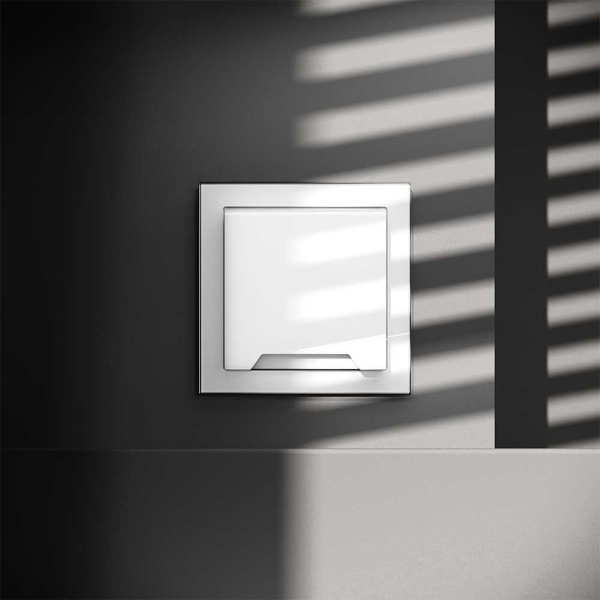 Розетка встраиваемая Voltum S70 с заземлением, защитными шторками и крышкой 16А, (белый глянцевый) VLS040301