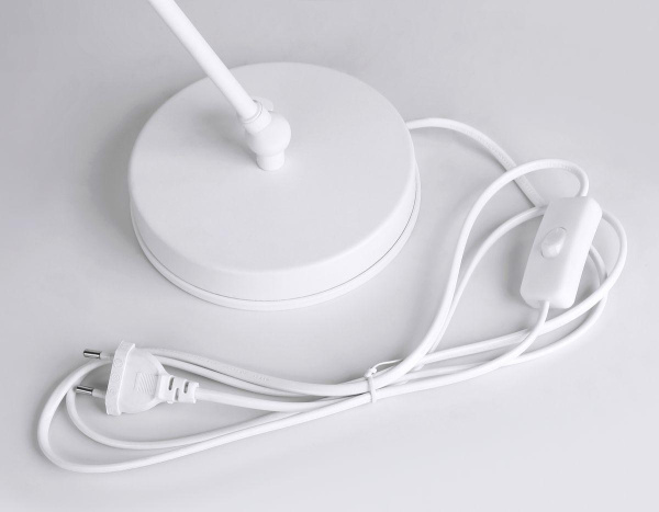 Настольная лампа Ambrella light Traditional TR8152