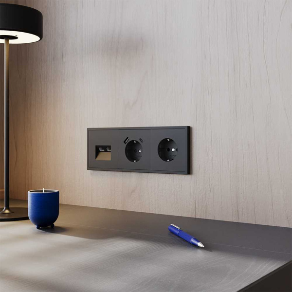 Рамка пластиковая Voltum S70 на 3 поста, (черный матовый) VLS100308