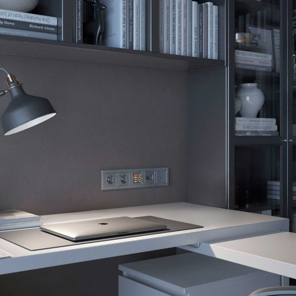 Розетка Werkel Hammer с заземлением и шторками серебряный W1271106 4690389162824