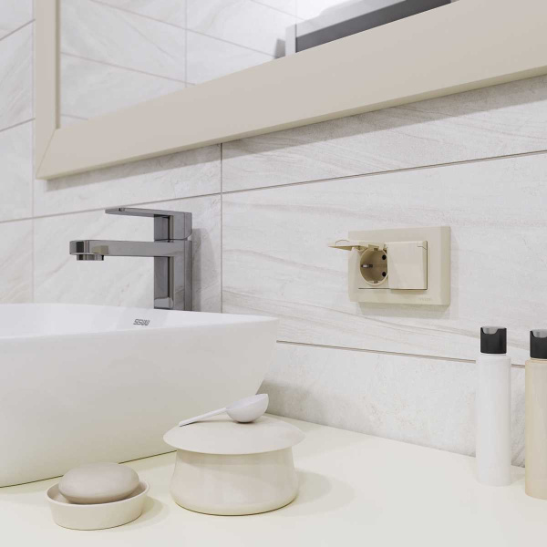 Розетка двойная влагозащищенная с заземлением с защитной крышкой и шторками Werkel слоновая кость W1172203 4690389178078