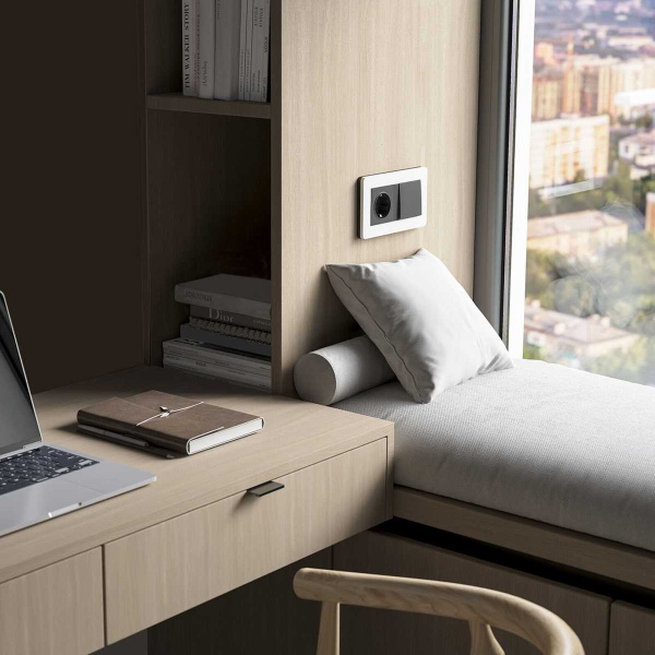 Розетка Werkel с заземлением и шторками черный матовый W1171108 4690389156885