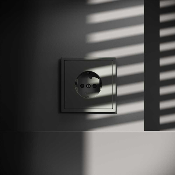 Розетка встраиваемая Voltum S70 с заземлением и защитными шторками, 16А, (титан) VLS040206